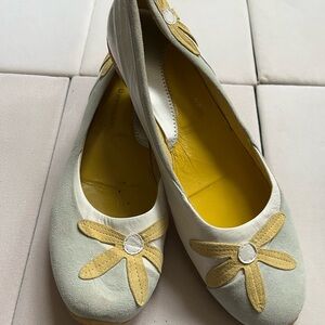 CHOCOLAT “flower power” ladies flats, size 9.5